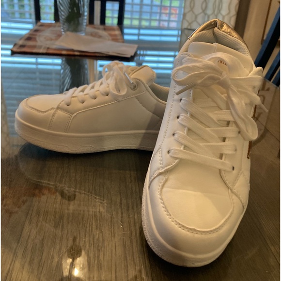 Niluber Size 6 Star Sneakers Low Top Comfortable Cushioned White Gold Sneakers - Picture 7 of 11